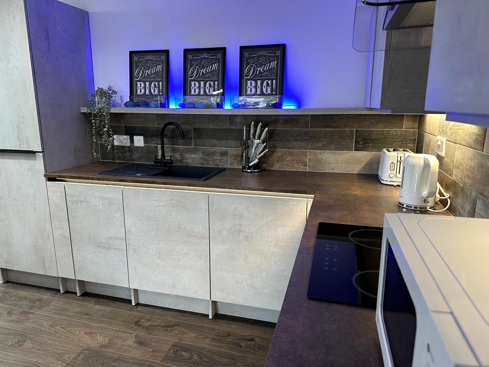 Vibrant Apartments Close To City Centre Cardiff Esterno foto