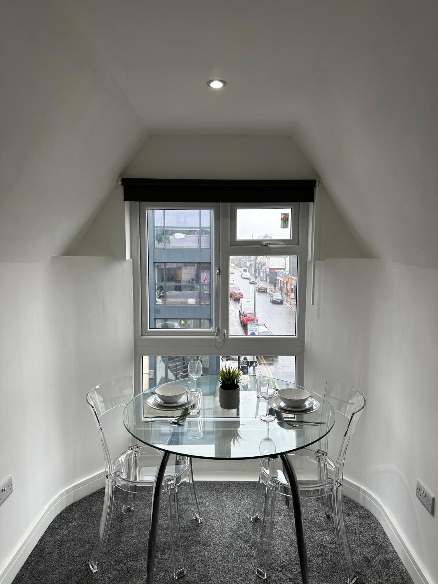 Vibrant Apartments Close To City Centre Cardiff Esterno foto
