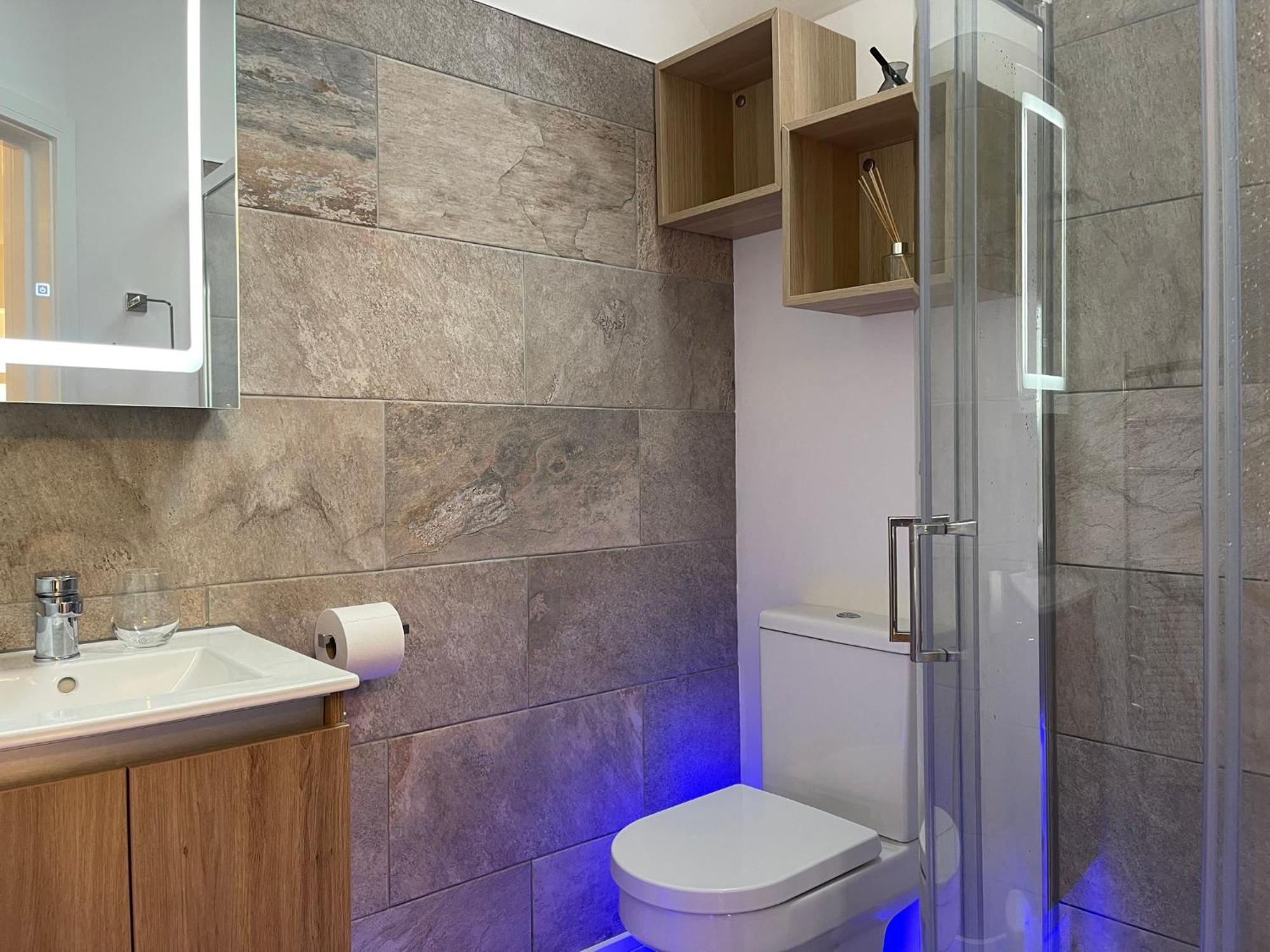 Vibrant Apartments Close To City Centre Cardiff Esterno foto